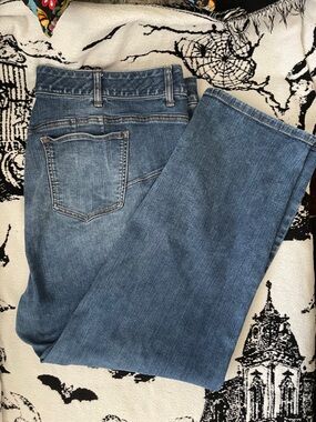 Torrid 26R 26 Classic Straight Leg Blue Jeans bombshell straight plus
